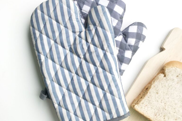 Printed cotton padded insulated gloves (6)