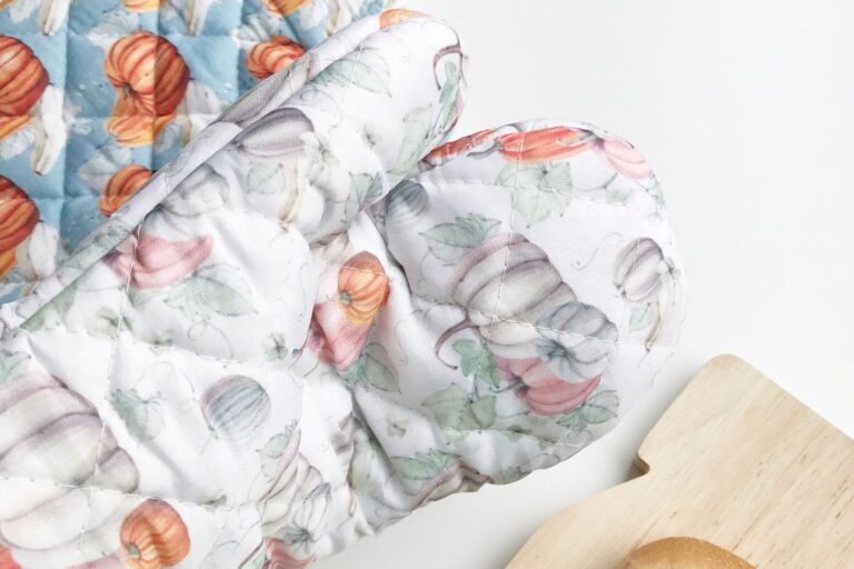 Printed cotton padded insulated gloves (8)