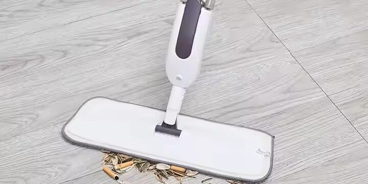 Hot-selling microfiber spray mop with 360-degree swivel head and ergonomic handle for easy home cleaning