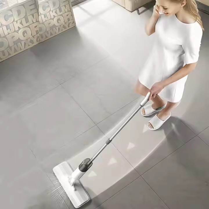 Detachable 360-degree spray mop with refillable tank and custom logo option for home cleaning