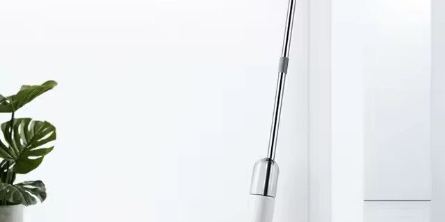 Detachable 360-degree spray mop with refillable tank and custom logo option for home cleaning