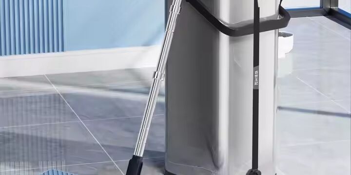 High-quality hands-free magic flat mop with microfiber pad