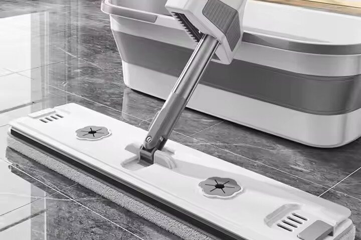 Hands-free 360-degree microfiber flat mop for home and commercial use