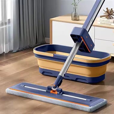 Hands-free flat mop with 360° rotation and self-cleaning bucket