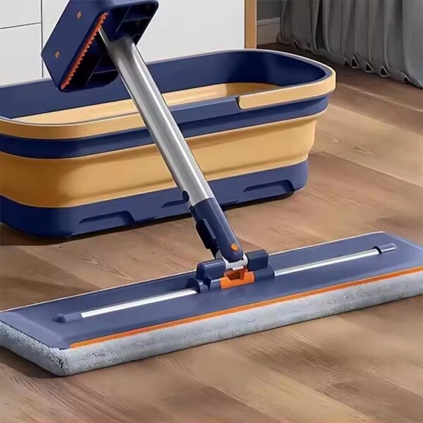 Hands-free flat mop with 360° rotation and self-cleaning bucket