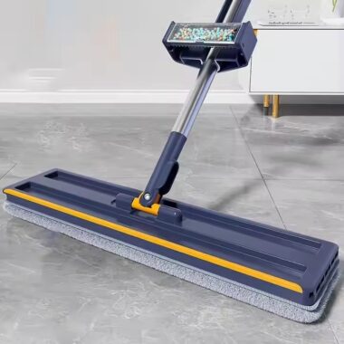 Hands-free flat mop with 360° rotation and self-cleaning bucket