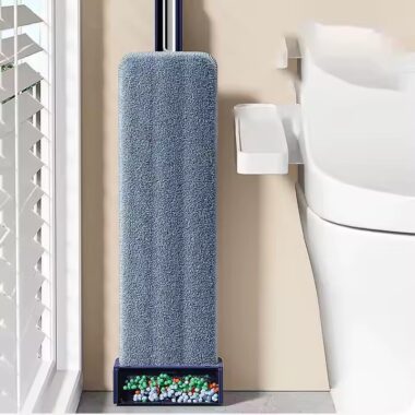 Hands-free flat mop with 360° rotation and self-cleaning bucket