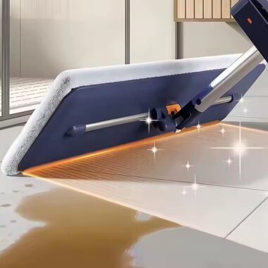 Hands-free flat mop with 360° rotation and self-cleaning bucket