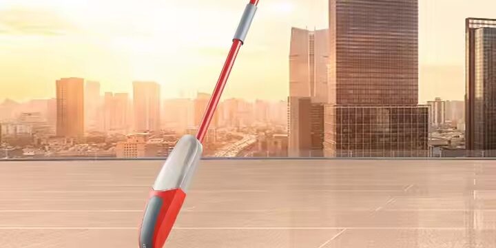 Top-grade spray mop with ergonomic magic handle and 360-degree swivel head for household