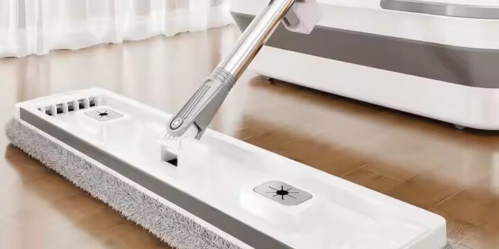 Hands-free flat mop with self-wringing bucket and microfiber pad