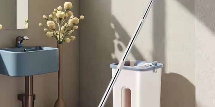 Reusable household microfiber squeeze flat mop with ergonomic handle