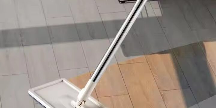 Self-wringing microfiber flat mop for effortless home floor cleaning (7) Reusable household microfiber squeeze flat mop with ergonomic handle