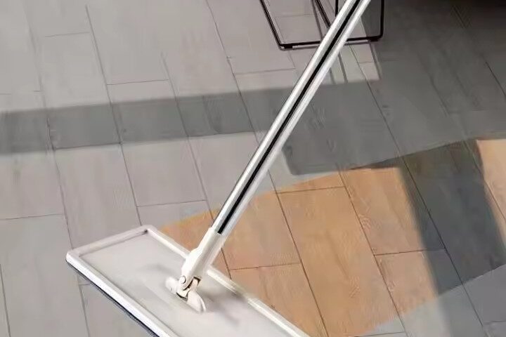 Reusable household microfiber squeeze flat mop with ergonomic handle